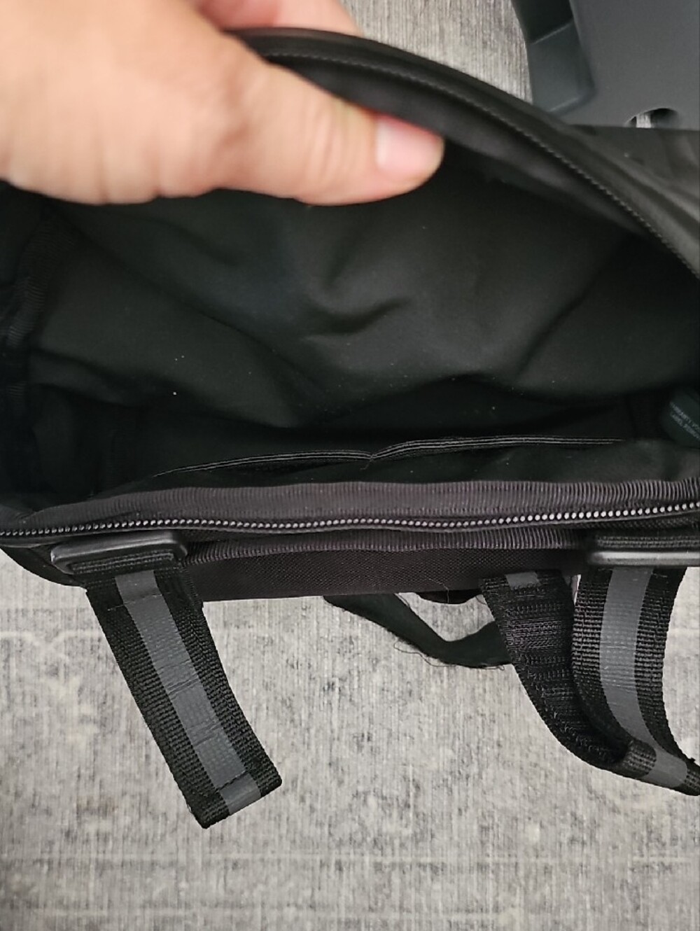 Chrome Helix Handlebar Bag / Sling Bag - Picture 5 of 6